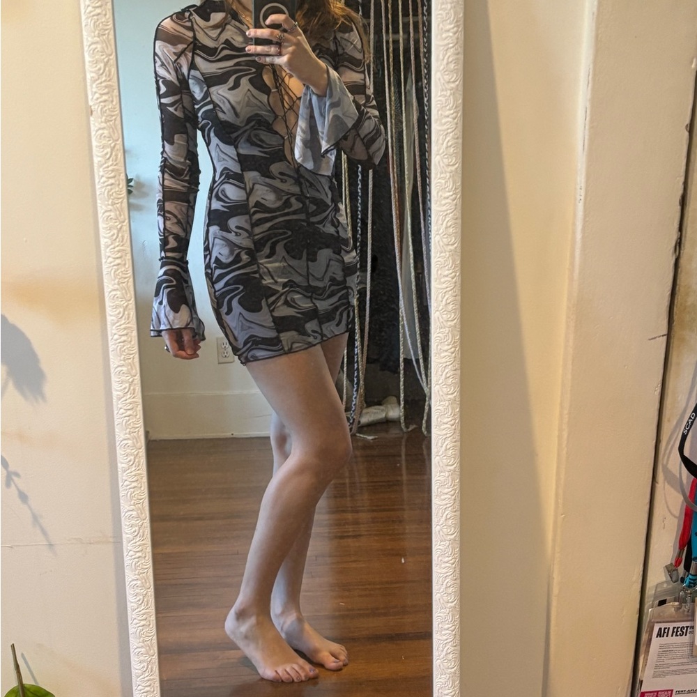 Elegant Black and Gray Long Sleeve Dress